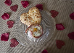 Show Your Love with Egg and Bacon Cups with Cheddar Cheese Biscuits