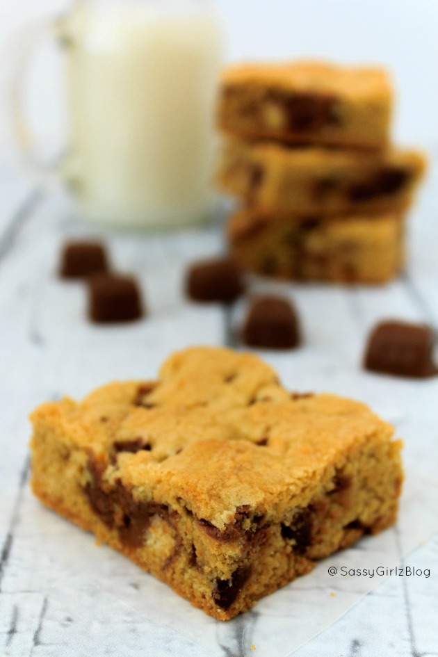 Twix Caramel and Chocolate Cookie Bars | Sassy Girlz Blog