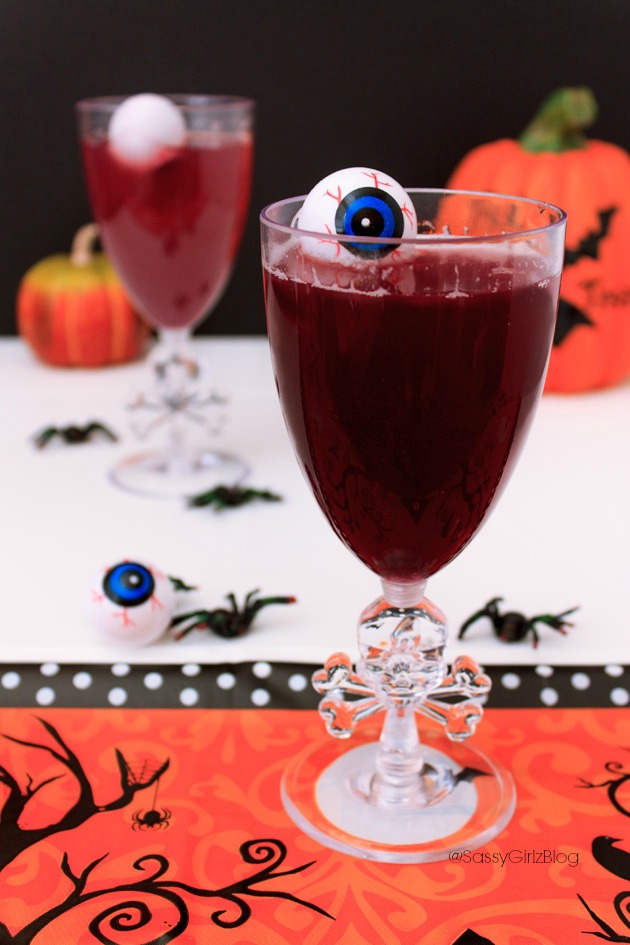 Vampire Kiss Halloween Cocktails | Sassy Girlz Blog